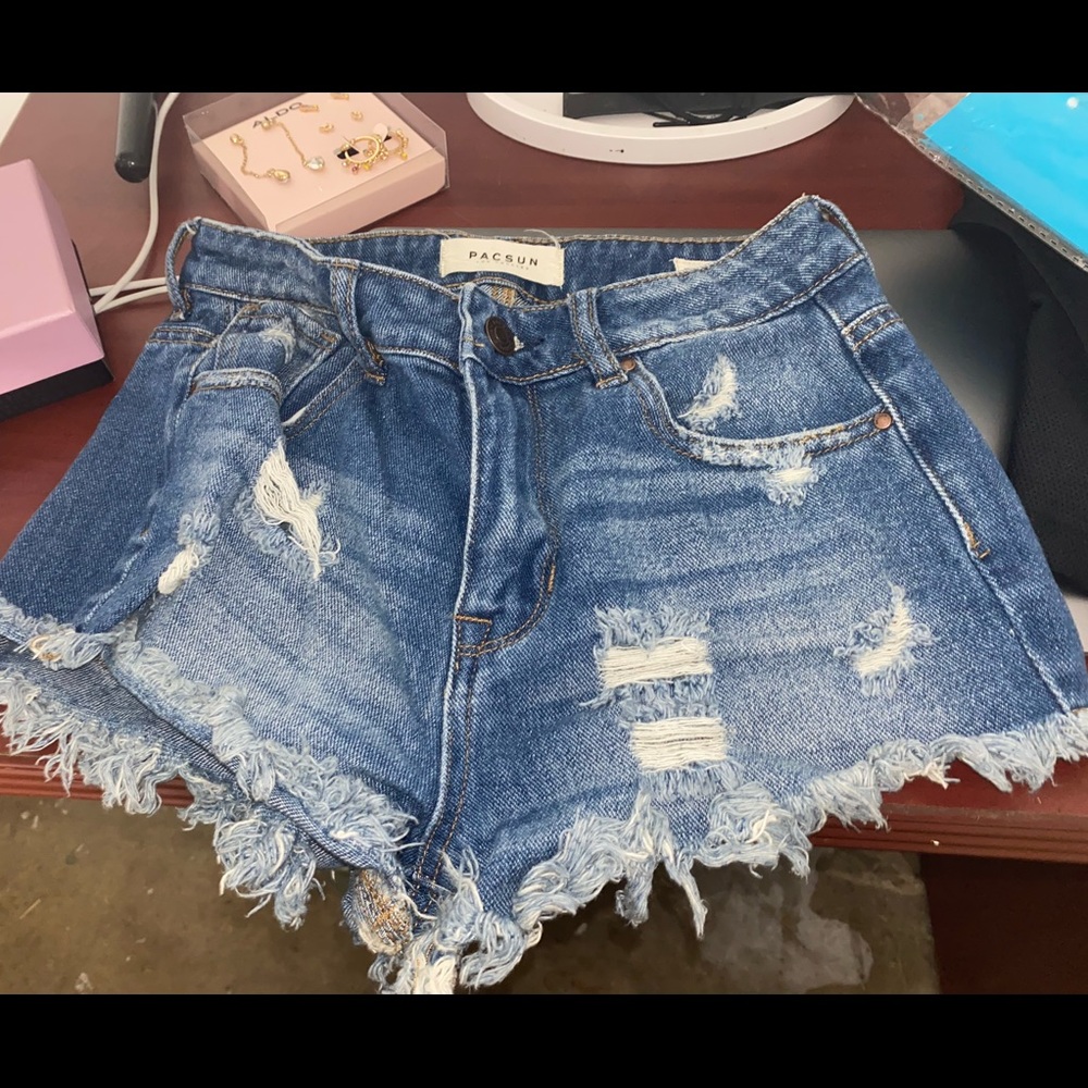 Cute Pacsun ripped  Jean shorts- Sz25